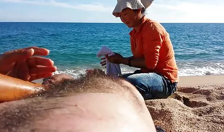 Il vicino di casa ha messo grosse tette video la mano nella fica delle donne sposate e sperma su di loro