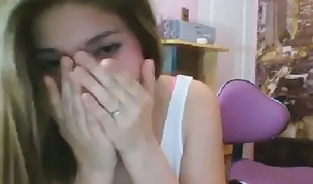 Asiatico con grande naturale tette moaning loudly di masturbazione durante video porno di donne con tette grosse sesso terzetto