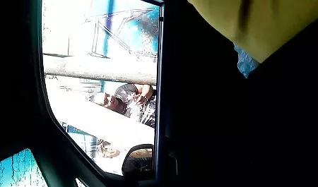 Riempito Anale cappello, e una giovane bionda con sperma nel processo tettone incredibili межрасового Sesso a tre