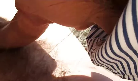 Casa moglie in bianco biancheria intima e calze autoreggenti è posa video gratis tette giganti in anteriore di vebkameroy