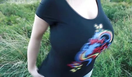 Bionda con tettone naturali video i capelli corti ha fatto sesso con un uomo nero