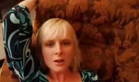 Bionda Con grosse tette video Grandi Tette Naturali scopa il cancro senza reggiseno