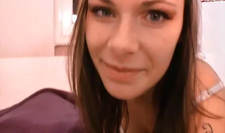 Krahl dalla pelle scura video porno italiani con tettone ha pensato a lungo e si è dato gli amanti bianchi nel culo