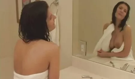 Bruna in calze scopa enorme film porno gratis tettone Dildo Culo spalmato con olio