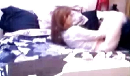 Russo ragazza scopa se stessa con vibratore in video di donne tettone anteriore di il web Macchina Fotografica