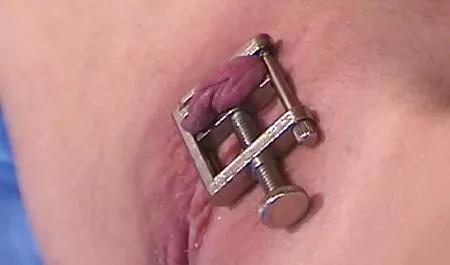 Il ragazzo lecca figa giovane ragazza video hard gratis tettone in blu T-SHIRT e la scopa nel culo