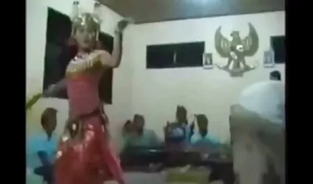 Pervertito ano collegato Frau moglie tubo film porno tette grandi e ha dato il suo a succhiare залупу in bocca