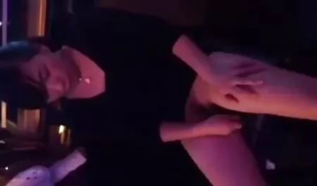 Un tette video gratis amante del sesso anale è rimasto entusiasta di Fisting in bagno