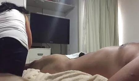 Per video di tettone intrattenere flirty мокроеелка Laine Zoey è pronta a scopare partner per strada e in casa