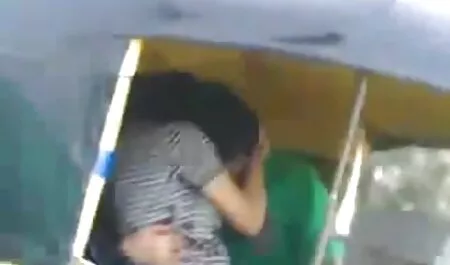 Giovane coppia si occupa di sesso sensuale a letto con film porno con tette grosse cazzo vaginale