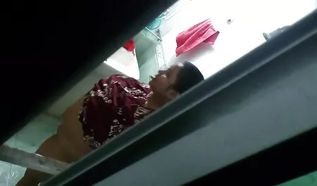 Matura donna delle pulizie in collant fa un pompino prima del sesso con tette grosse video un giovane riser