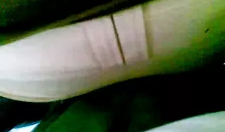 Brunetta con tatuaggio su arm engaged vaginale Fisting xxx tette enormi mentre assolo