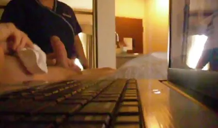 Sexy solista bionda che scopa se stessa con le video tettona naturale dita