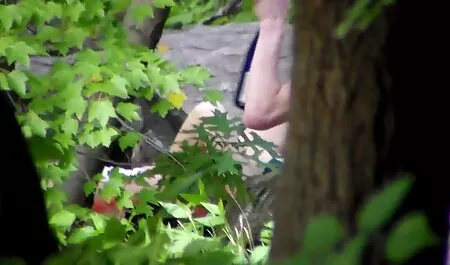 I turisti con grandi seni godono film porno con tettone di sesso di gruppo e vacanze nella stazione sciistica