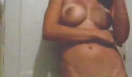 Virgo video di belle tette ospita un intero spettacolo erotico davanti alla webcam
