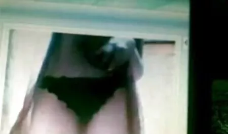 Bionda in vecchie tettone xxx calze si occupa di femminile si masturba con due Dildo prima 。