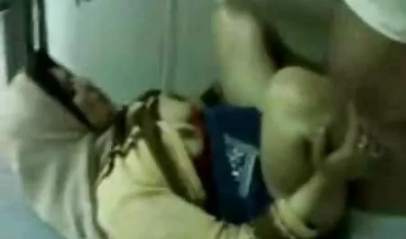 Fisting della xxx tette enormi ragazza che ama soddisfare se stessa