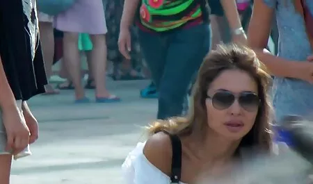 Nero donna con piccoli seni fa super troie tettone un pompino gola Interrazziale prima 。