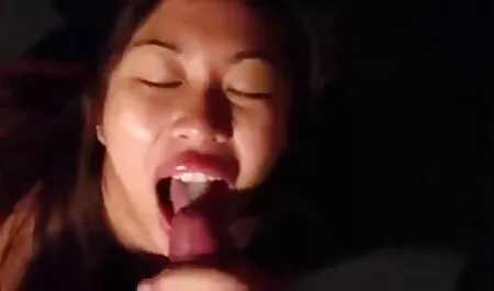 Nudo ninfomane succhia cazzo e сношается film porno con tette grandi vaginale con хахалем in POV