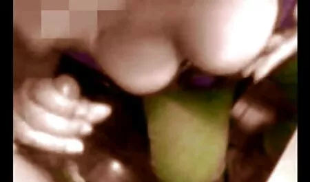 Due bisex сосутся film porno tette naturali cazzo con due uomini caldi Anale