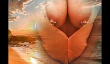 Un uomo con un grosso cazzo пялит негритянку nel sesso anale durante il tettone mature video gratis sesso 。
