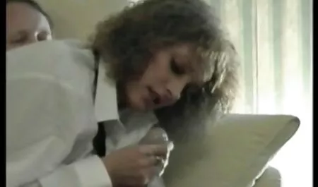 La Russa film porno gratis di tettone Sabrina Moore partecipa al Sesso di gruppo all'estero