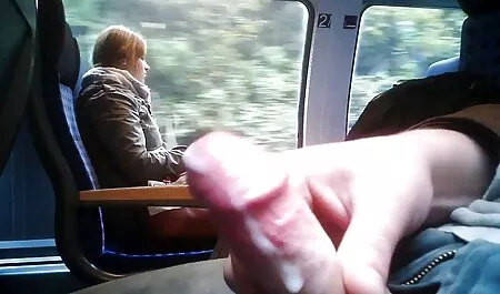 Giovane pulcino in cap succhia cazzo e scopa video ragazze tettone con un uomo senza Robe