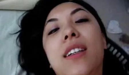 Tre giovane corneo ragazze fare pompino in anteriore di Kuni E групповухой con un belle tette xxx lungo member