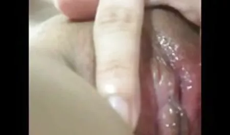 Перевозбужденная servizio ragazza succhia cazzo, fa Fisting e anale cazzo con un uomo brutalmente video tettone pelose