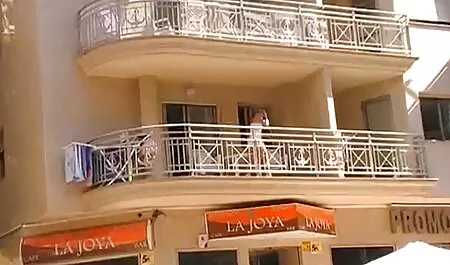 Cazzo video porno di bionde tettone bionda con grandi tette naturali ospita assoli pubblici sulla strada