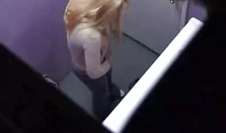 Pieno pulcino con grandi tette fa un pompino prima di gara sesso sul video donne tettone Casting
