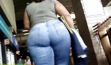 Procace bionda comunicare con lo spettatore e отдерет se stessa video tettone hard con un Dildo