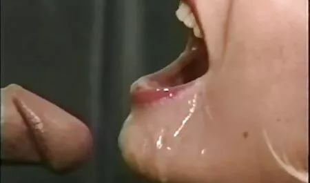 Rossa in film porno gratis con tettone posa sul Amatoriale fotocamera davanti a fatti in casa sesso