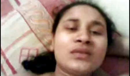 Giovane bambino con grande culo Marche Il gola pompino in anteriore di захачем film porno con tette grosse su il letto