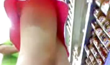 Giovane ragazza con grande culo è in posa in anteriore film porno donne tettone di vebkameroy da intimo segreti