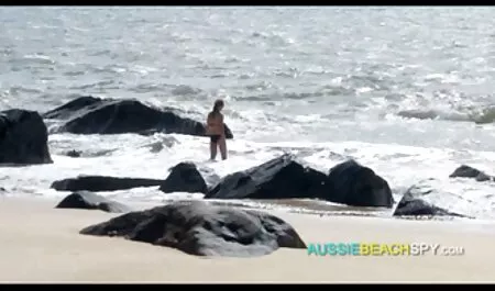 Slut non ha paura di prendere Dildo enorme e giocare con xxx tette cadenti esso