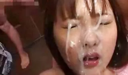 Due giovani мокроеелки sono film porno con tette grandi stati commessi da sconosciuti durante le audizioni