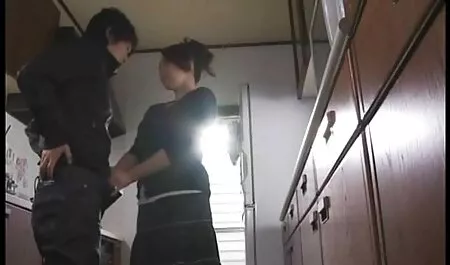 Due lesbiche mostrano sviluppato tettone film porno анусы E Rimming fare