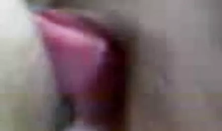 Nudo giovane ladies film porno super tettone passeggiata attraverso il Giardino e Fanculo con un uomo in Il casa