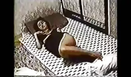 Il marito mette video tettone troie la moglie a dormire e spinge il pene nel culo della sua migliore amica in bagno