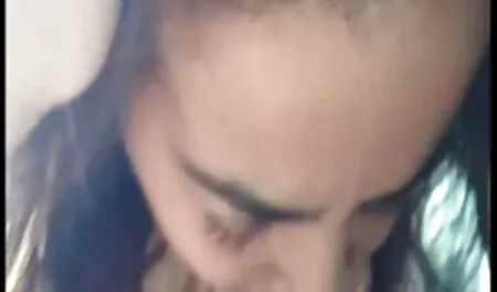 Cattiva ragazza in calze xxx tettone italiane scopa con un uomo russo in cucina
