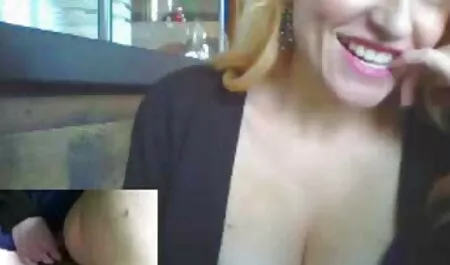 Bruna video pornotettone con grandi tette naturali si occupa di masturbazione femminile sotto la doccia