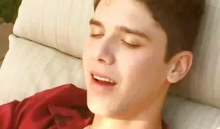 Babe porta se stessa a tettona video amatoriale raggiungere l'orgasmo con un giocattolo del sesso