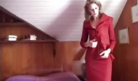 Sesso amatoriale sotto video tettone naturali la musica con la donna in calze