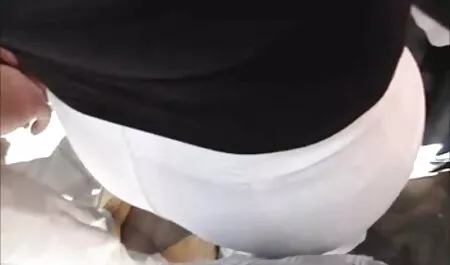 Procace ragazza medita e salire sul cazzo dell'uomo accanto tette grandi xxx a lei
