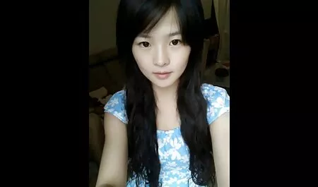 Giovane Cutie si masturba con маллосом sdraiato sul panno verde tavolo tettone lesbiche video da biliardo