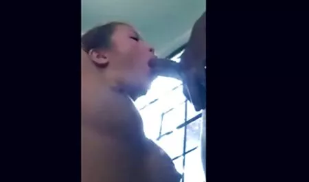 Ft Al video di tette grandi Ala tira i suoi piedi dolci più vicino alla fotocamera