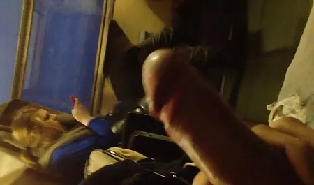 Mamma con i capelli corti grosse tette video gode di gara sesso con Doppia penetrazione dopo pompino