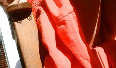 Affascinante ragazza lentamente si spoglia davanti al Web Cam video porno di tettone mature per gli uomini