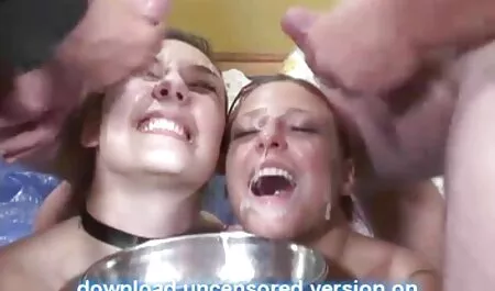 Civettuola modello Sophia Leone si masturba la figa pelosa tettone incredibili in calze diteggiatura